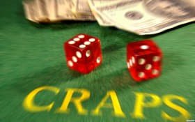 Pemain Indonesia memainkan slot gacor dwpo89 di smartphone dengan fitur RTP transparan dan jackpot besar